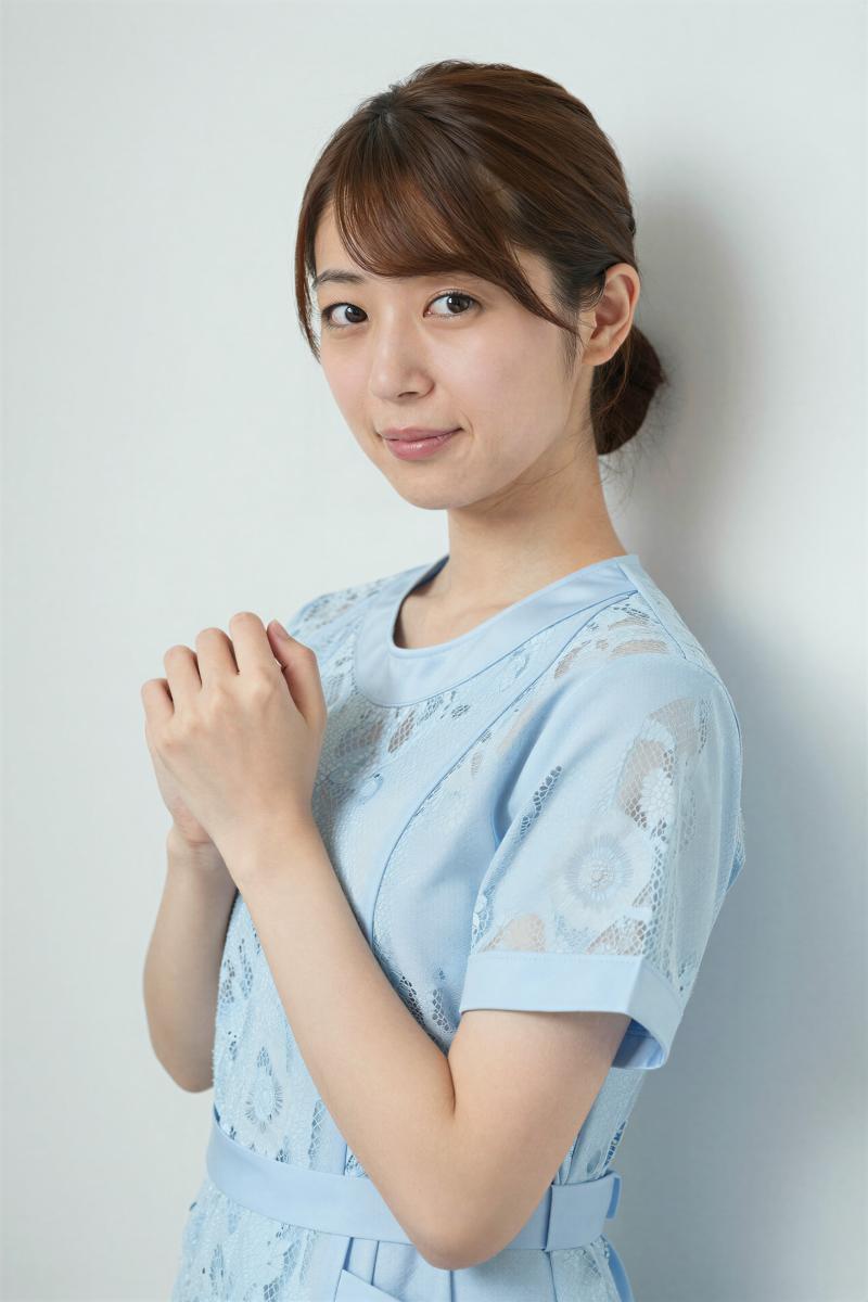 白レース姿の魅力的な女性