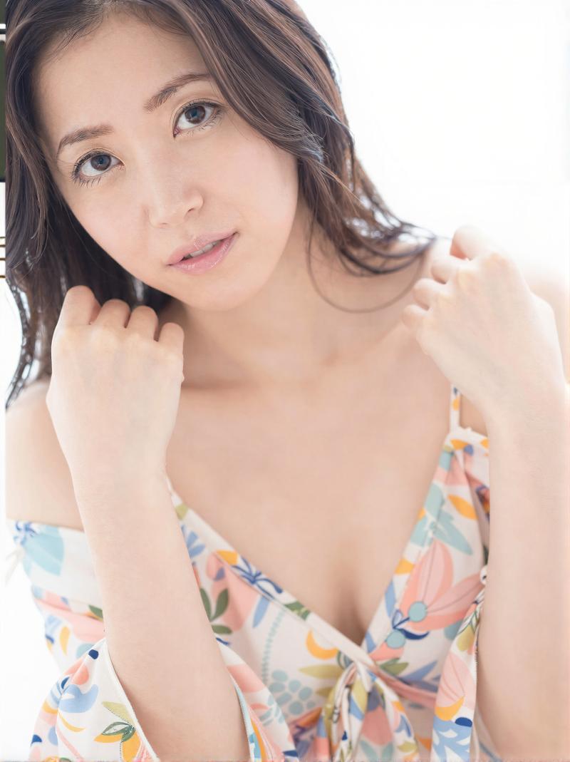 可憐な花柄と潤んだ瞳