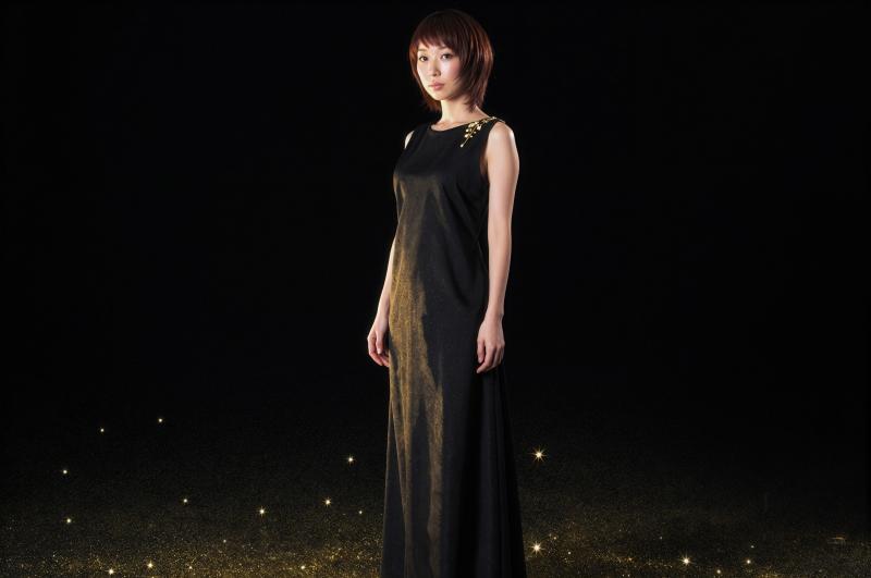 黒いドレスを着た美女のポートレート