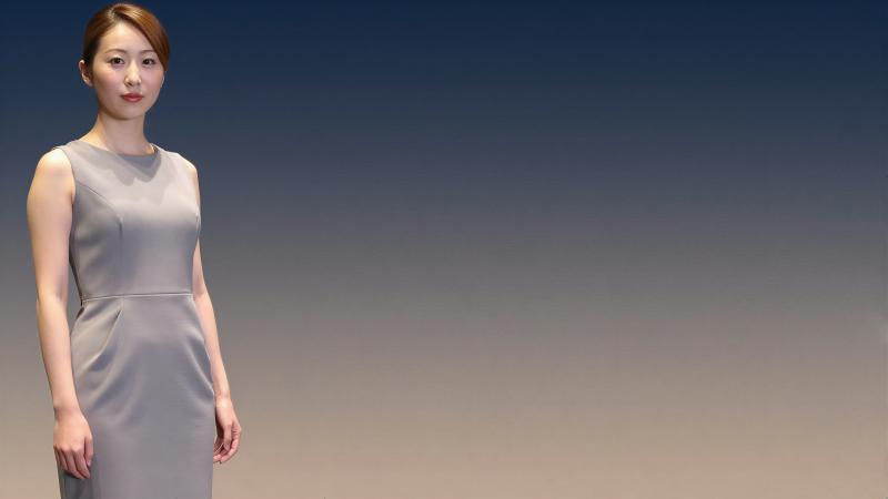 スタイリッシュなグレードレスの女性ポートレート