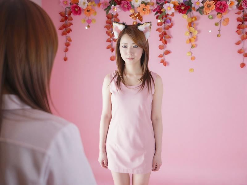 ピンクのドレスを着た猫耳の女性ポートレート