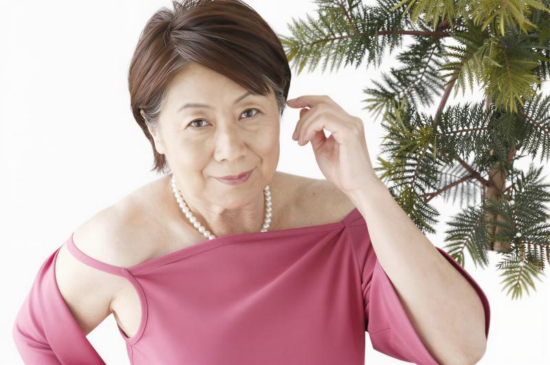 エレガントな熟女ポートレート写真