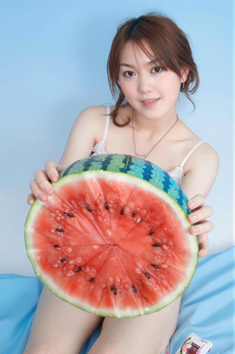 夏の爽やかな水蜜桃のポートレート