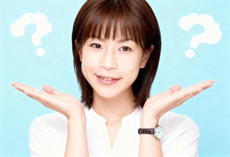 柔らかいパステルブルーの背景に、短い茶色の髪と前髪を持ち、白いシャツを着て、頭の上に...。